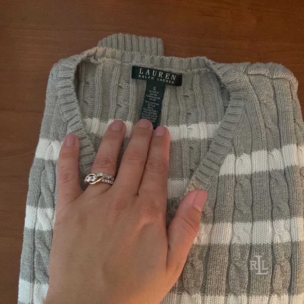 comfy , soft , gently used ☺️, smoke free home .
